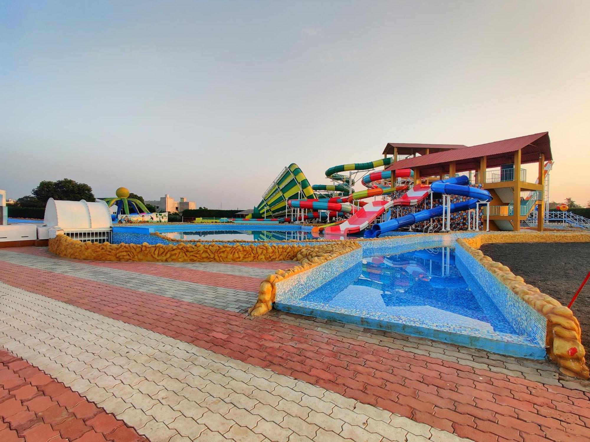 Wet N Wild Water Park & Resort Mendarda Εξωτερικό φωτογραφία
